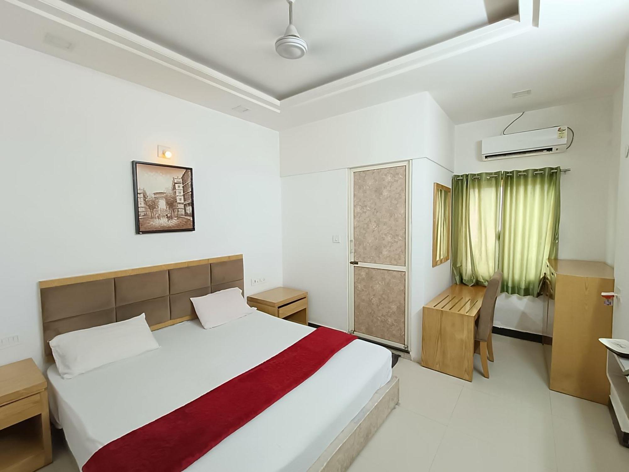 Stay Guru Usha Residency Bhuj Esterno foto