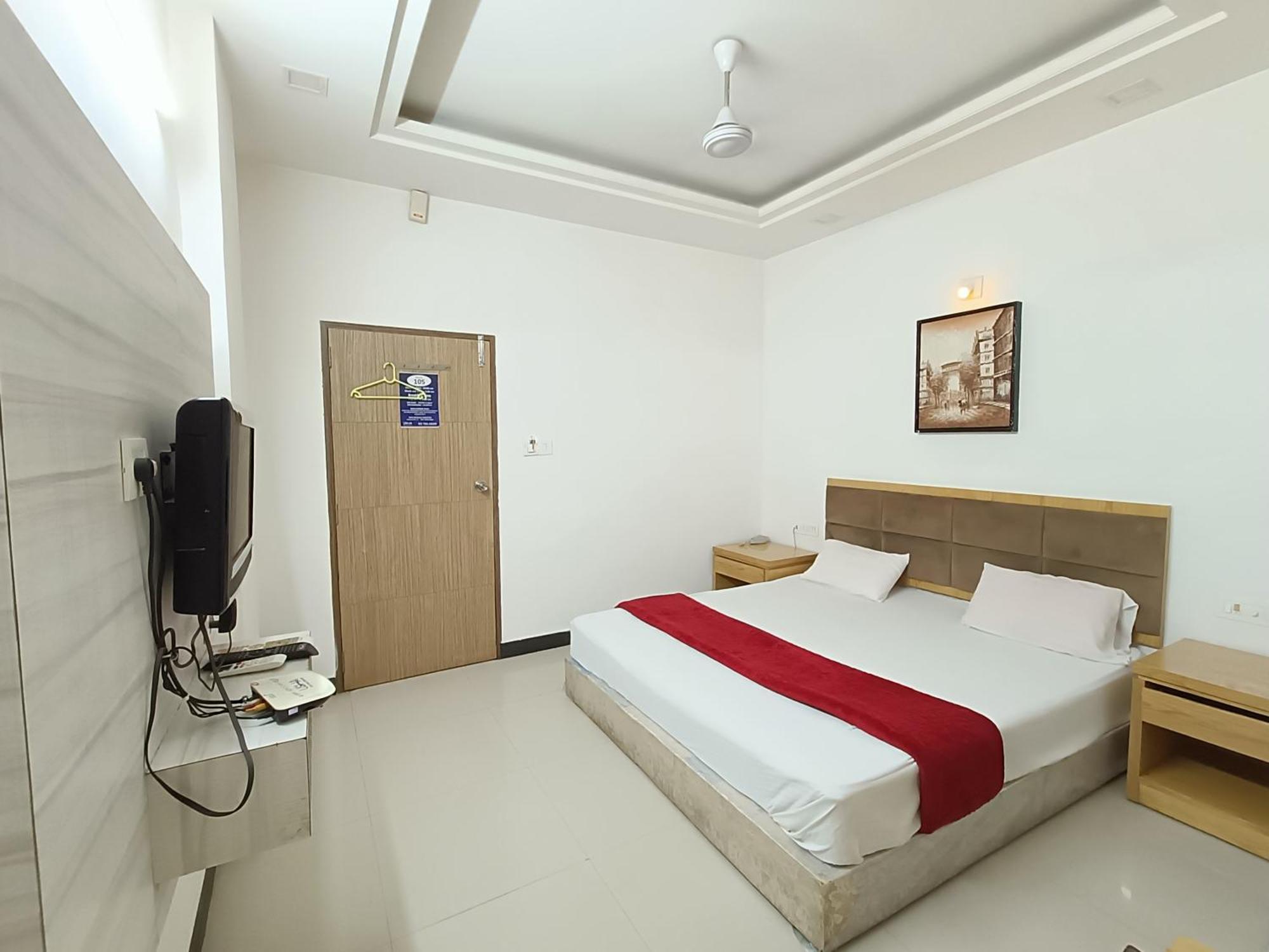 Stay Guru Usha Residency Bhuj Esterno foto