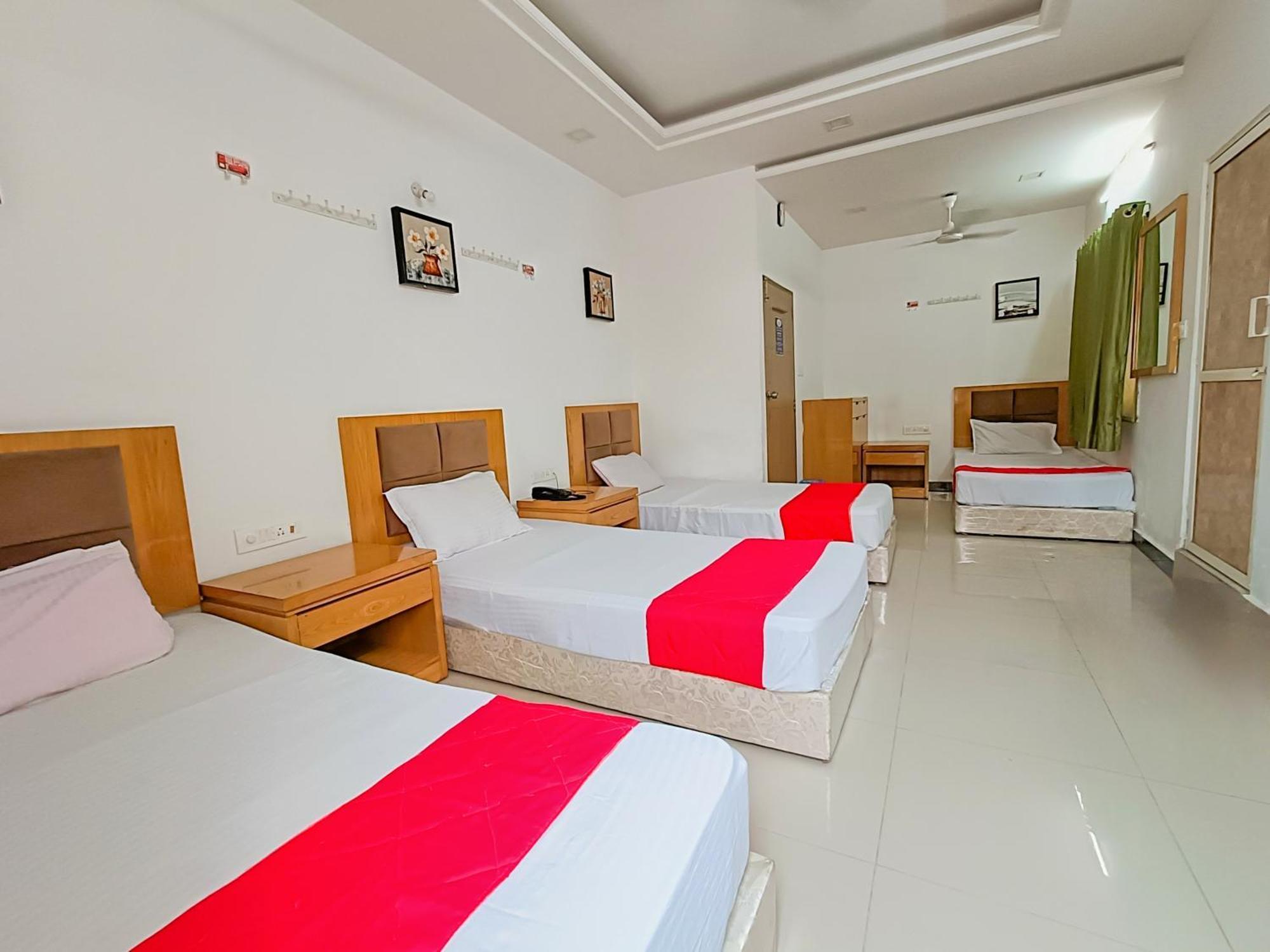 Stay Guru Usha Residency Bhuj Esterno foto