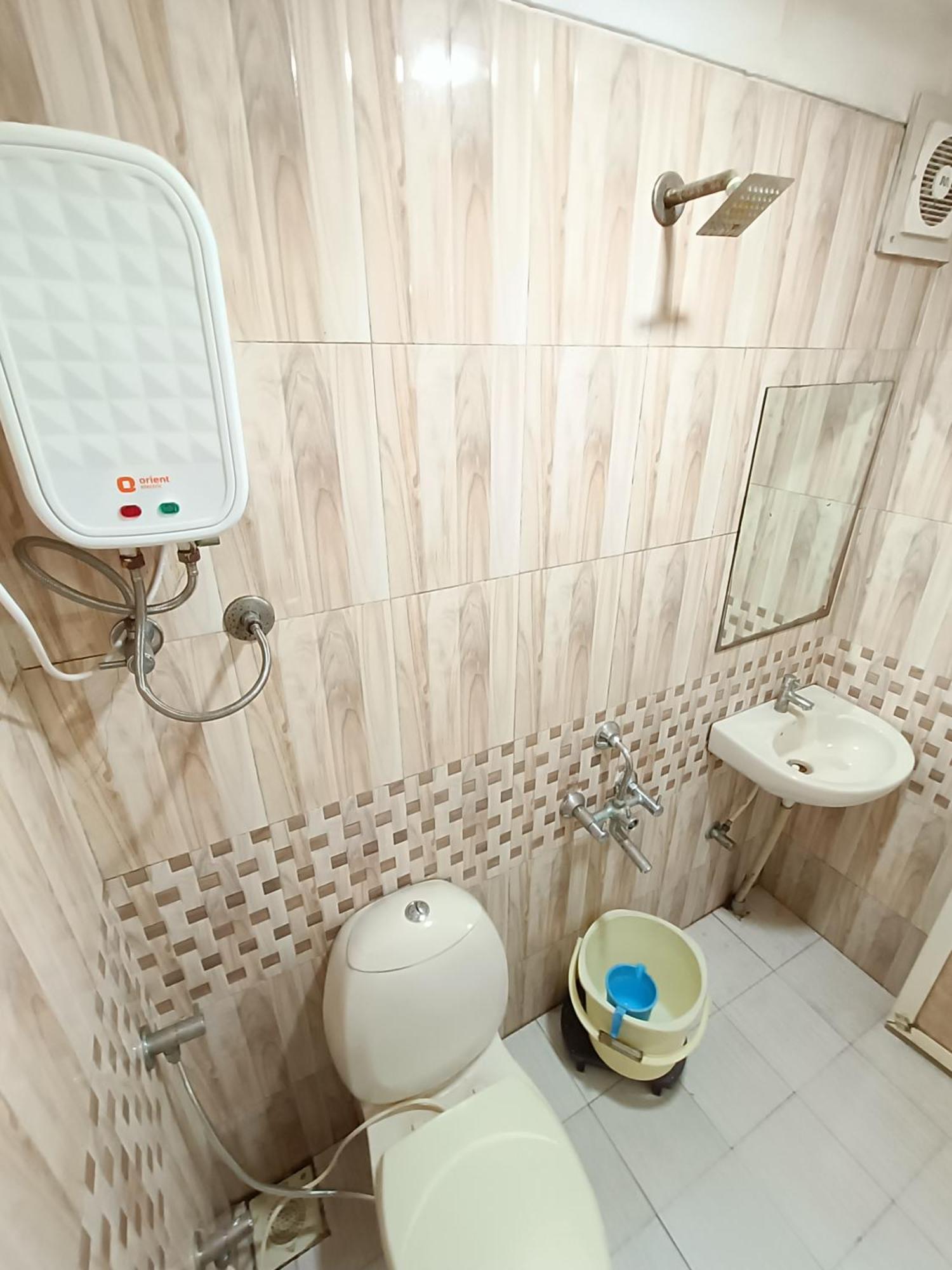 Stay Guru Usha Residency Bhuj Esterno foto