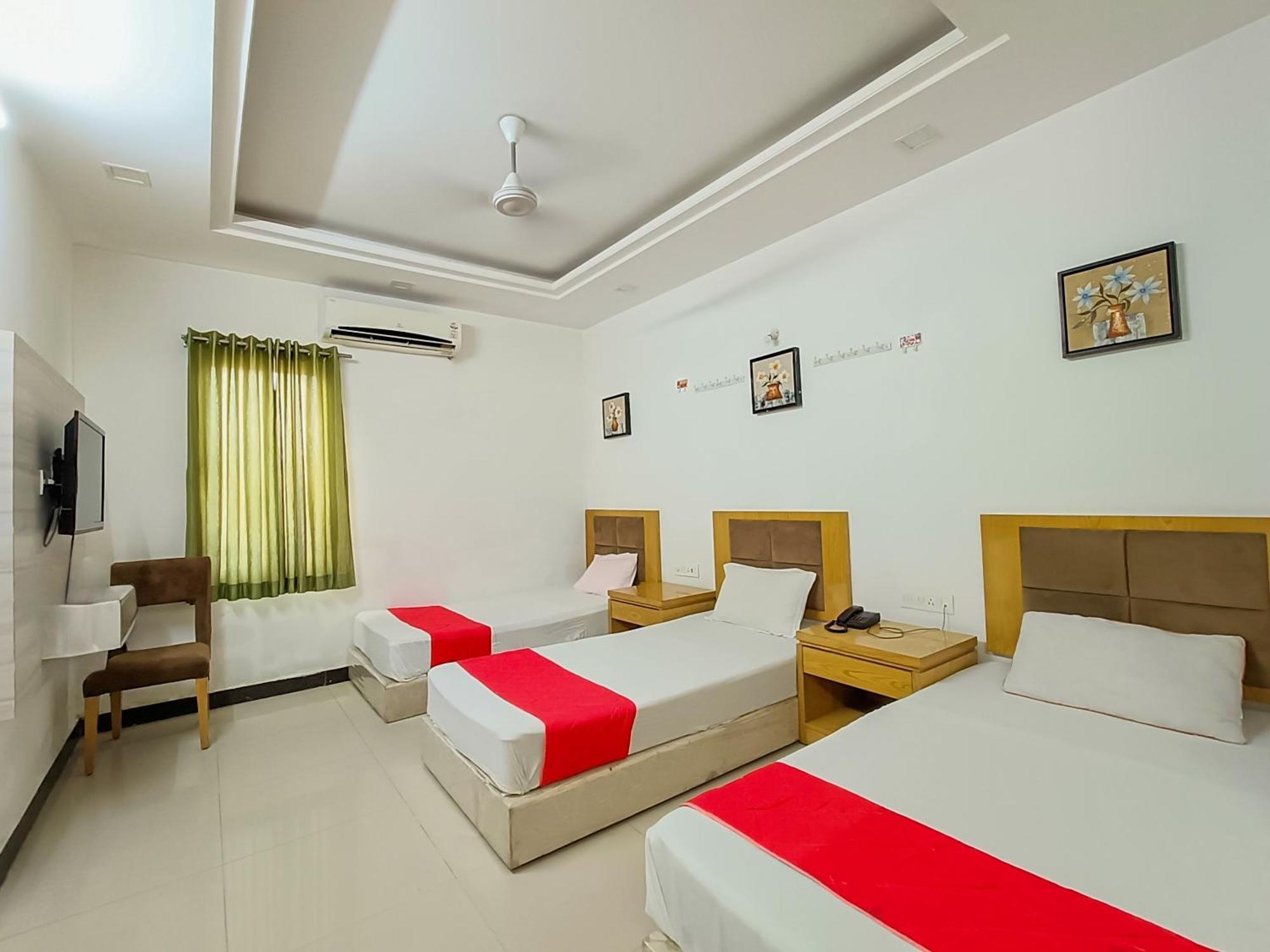 Stay Guru Usha Residency Bhuj Esterno foto