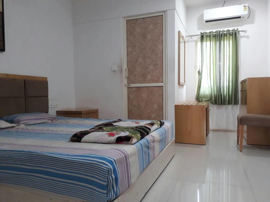 Stay Guru Usha Residency Bhuj Esterno foto