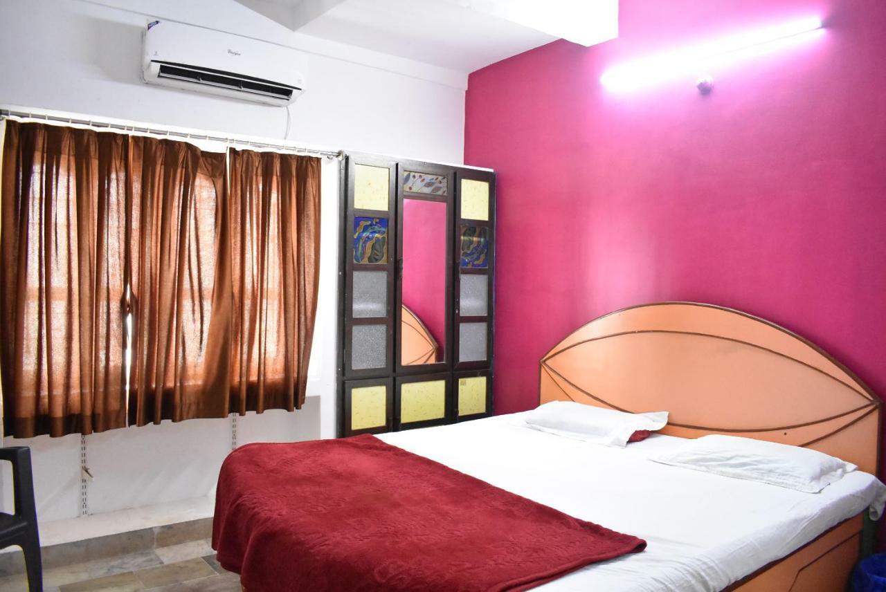 Stay Guru Usha Residency Bhuj Esterno foto