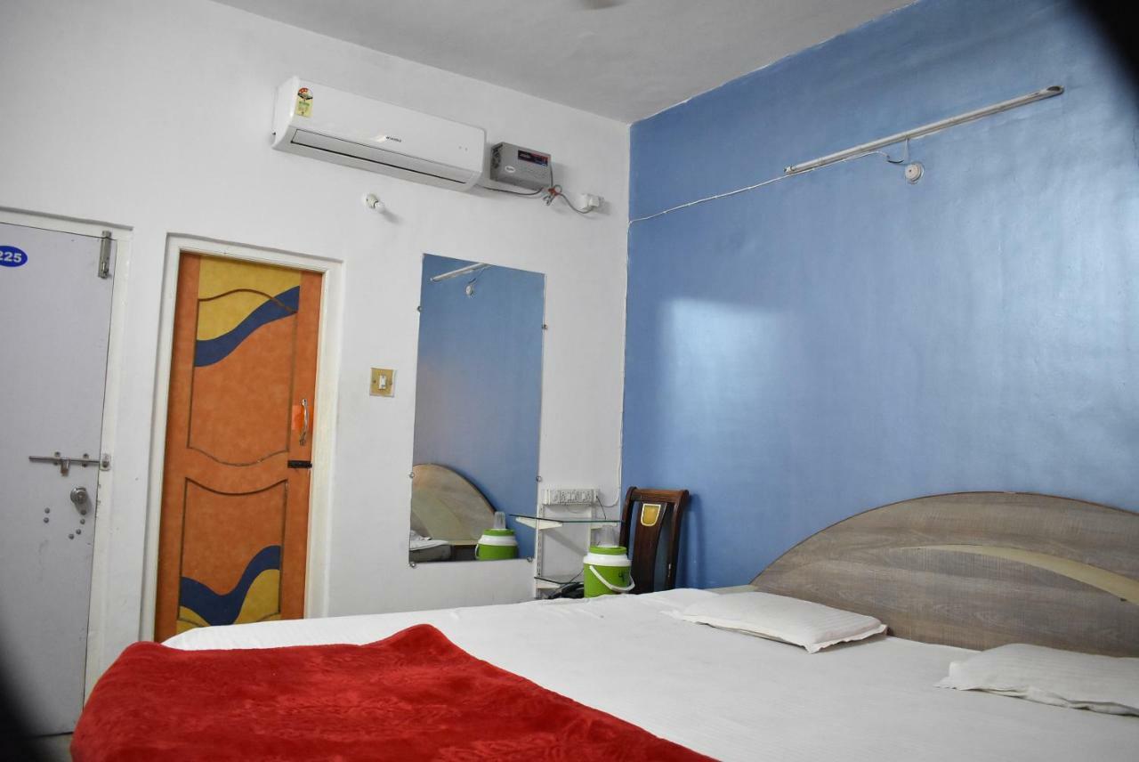 Stay Guru Usha Residency Bhuj Esterno foto