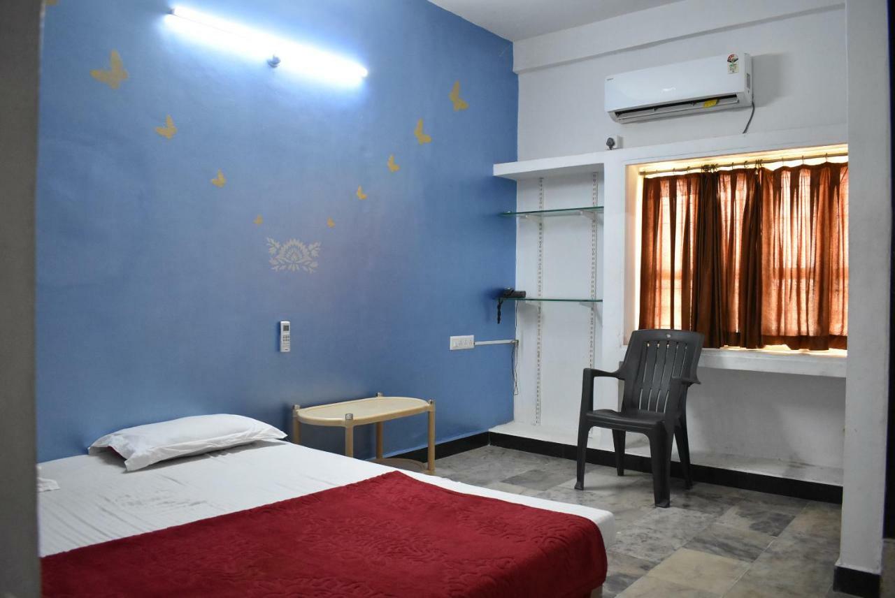 Stay Guru Usha Residency Bhuj Esterno foto