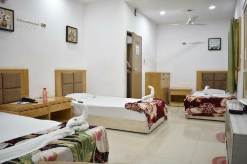 Stay Guru Usha Residency Bhuj Esterno foto